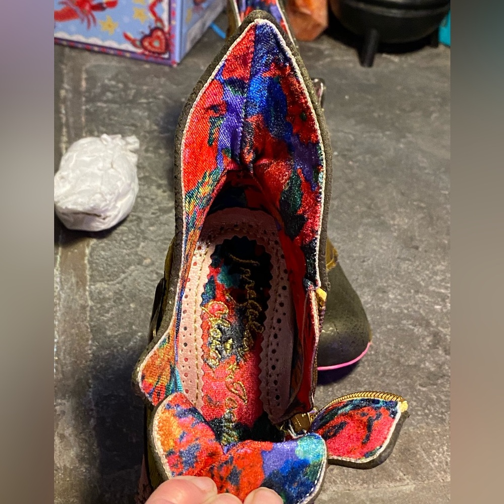 VTG Irregular Choice “Miaow” yellow floral tapestry bootie,Cat buckle,NIB, 39 UK - Picture 12 of 16